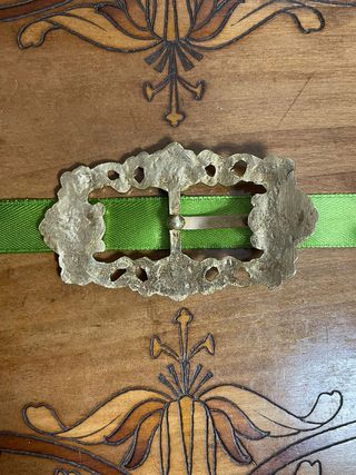 Fibbia decorativa vintage in metallo dorato