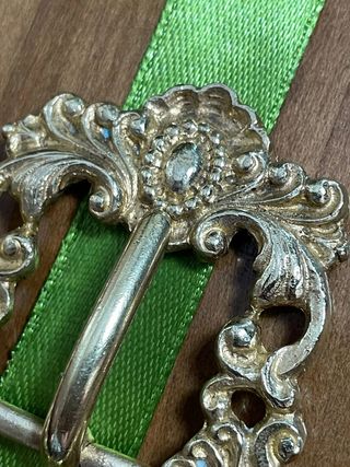 Fibbia decorativa vintage in metallo dorato