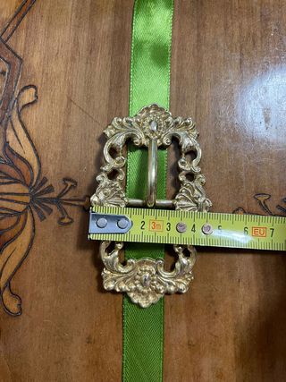 Fibbia decorativa vintage in metallo dorato