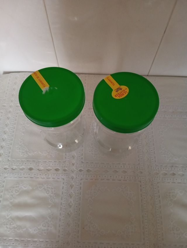 LOTE 2 BOTES PLÁSTICO