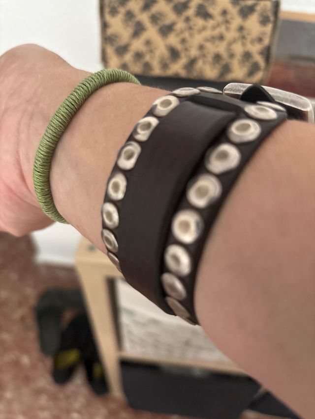 Pulsera cuero marrón plata
