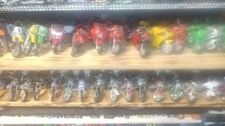 80 Motos escala 1:43