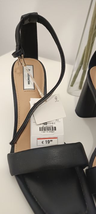 Tacones stradivarius negros, talla 37