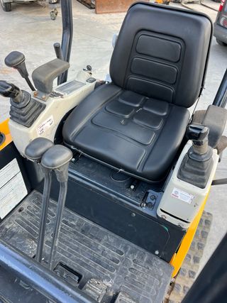Miniexcavadora Kato HD17 - 1700kg