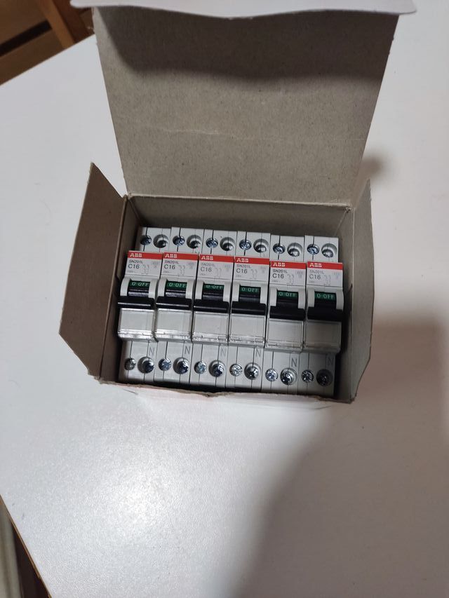 6 Interruptores automáticos - C