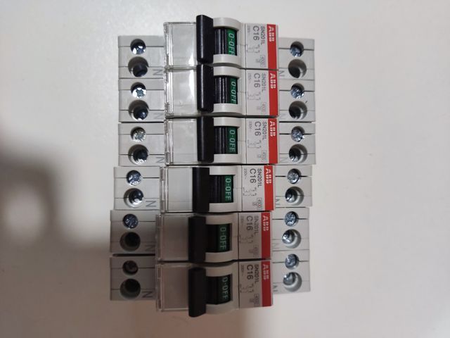 6 Interruptores automáticos - C