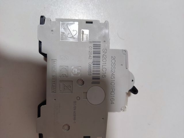 6 Interruptores automáticos - C