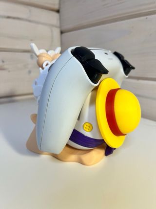 Soporte mando PS5 - Caracol Luffy