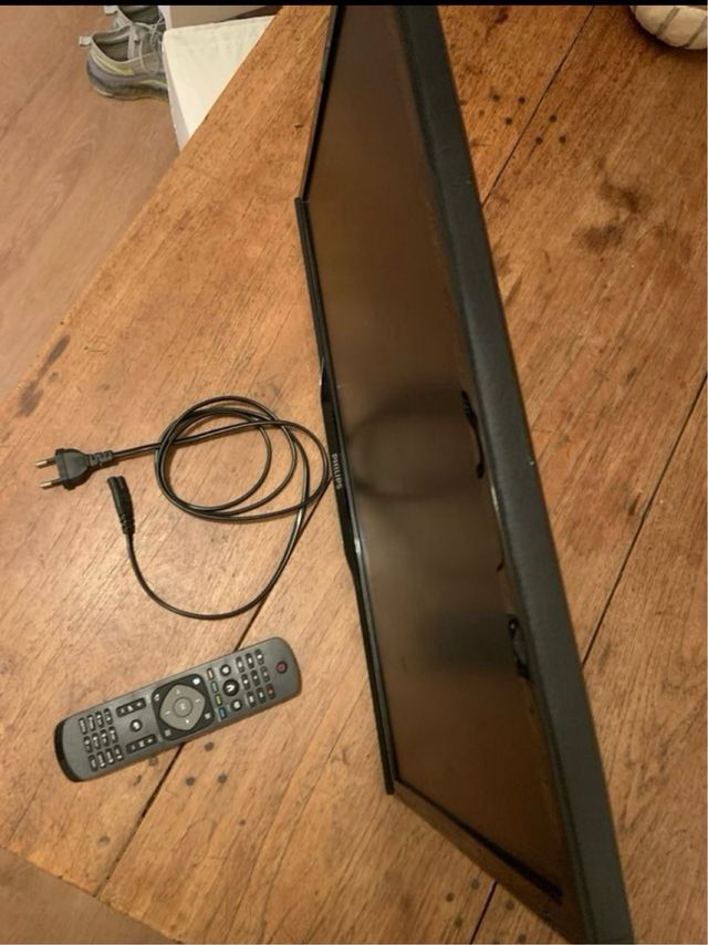 TV Philips 22" negra