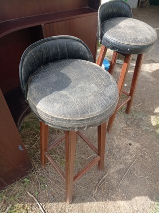 Barra bar curva madera negra con 2 tabueretes