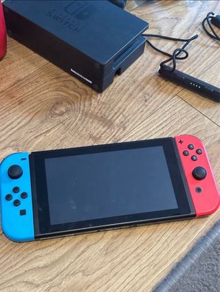 Nintendo Switch + mando extra, maletín Pokémon