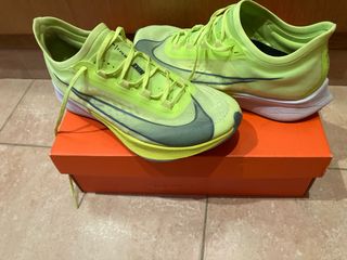 Zapatillas Nike Zoom Fly 3 Amarillas de segunda mano por 75 EUR en Sils en  WALLAPOP
