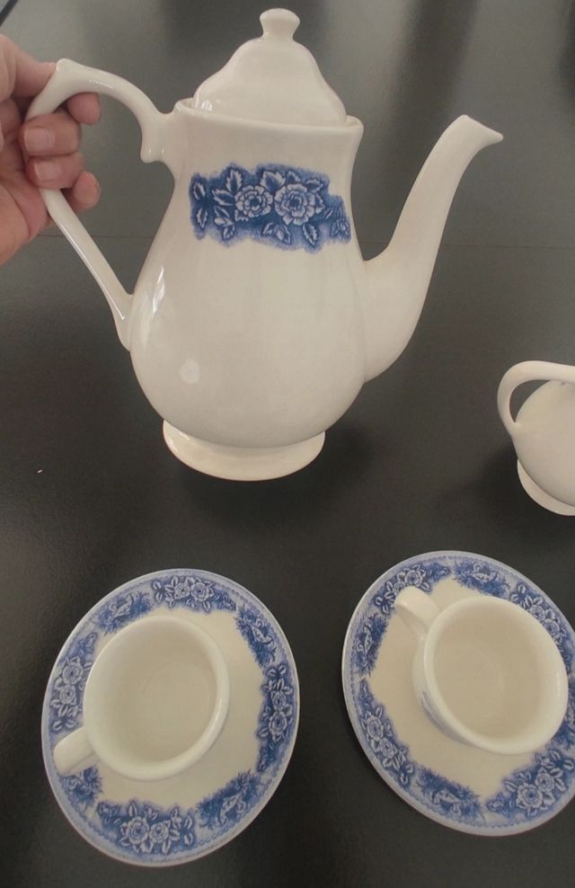 Ironstone Tablewere  juego de  café de porcelana.