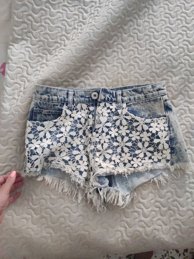 Shorts vaqueros con encaje