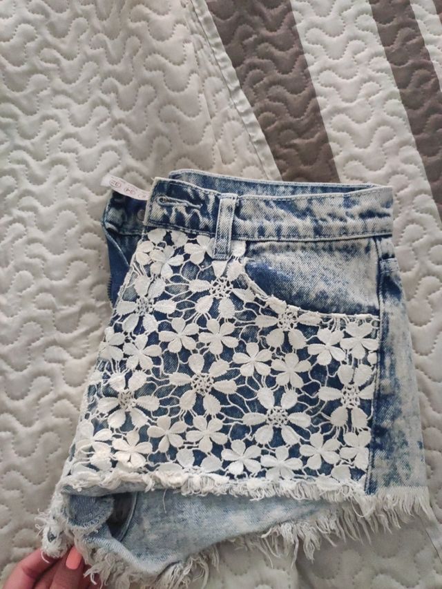 Shorts vaqueros con encaje