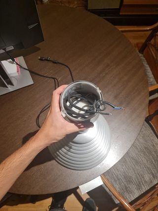 Lámpara techo metalica vintage con forma cónica.