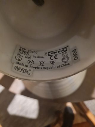Lámpara techo metalica vintage con forma cónica.