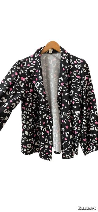 Chaqueta animal print negra rosa