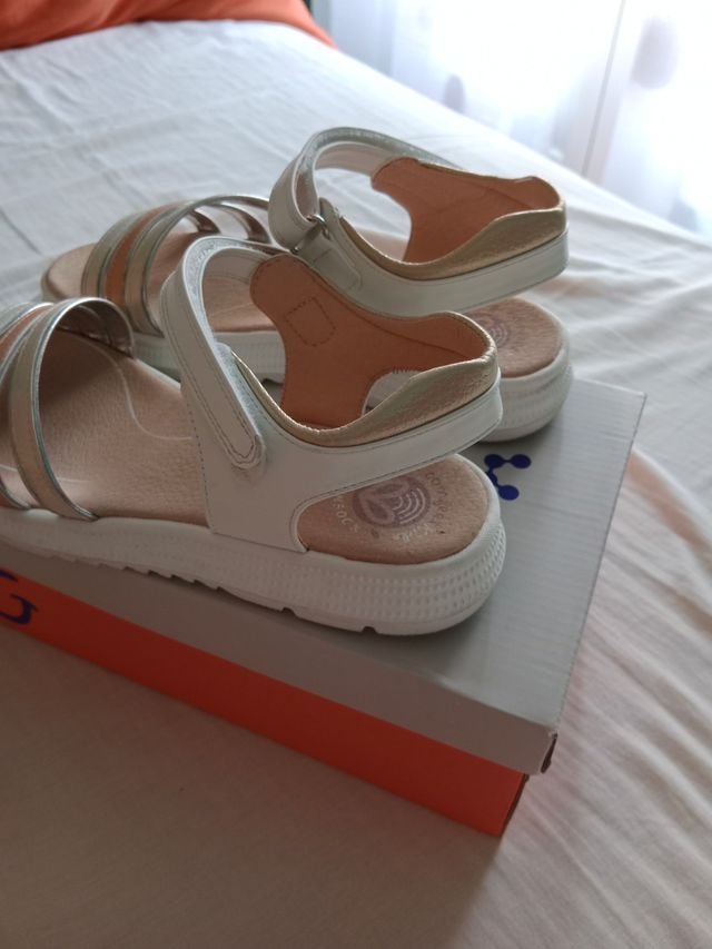 Sandalias Comfeet Kids niña blancas