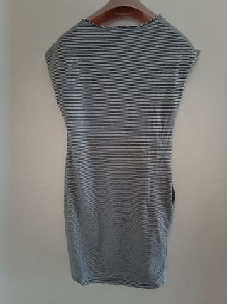 Vestito estivo a righe bianco-nero 