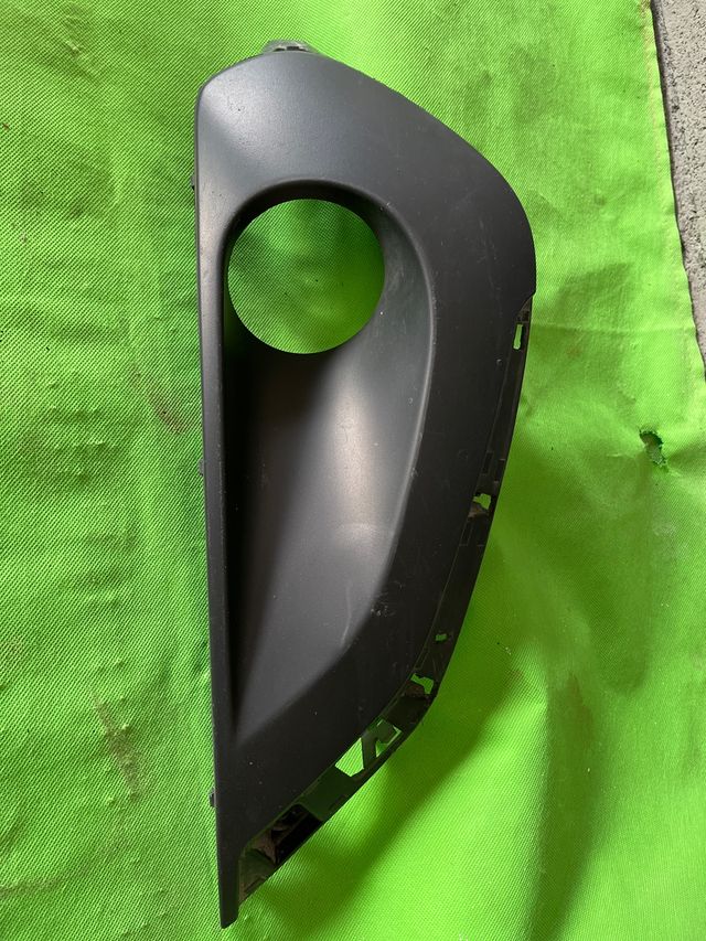 Moldura antiniebla Peugeot 208