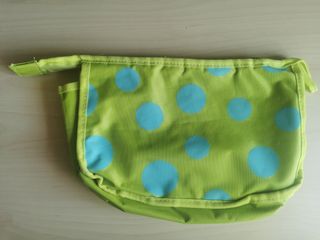 Neceser verde con lunares en azul celeste