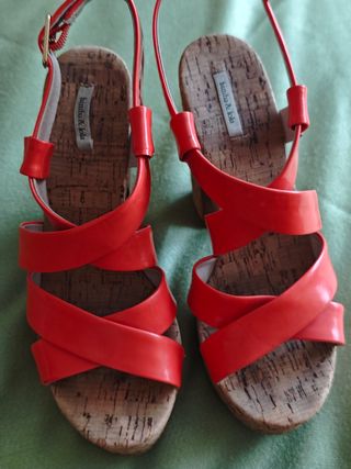 Sandalias rojas Bimba y Lola