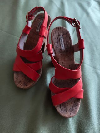 Sandalias rojas Bimba y Lola