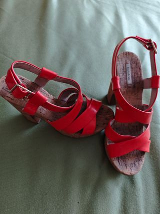 Sandalias rojas Bimba y Lola
