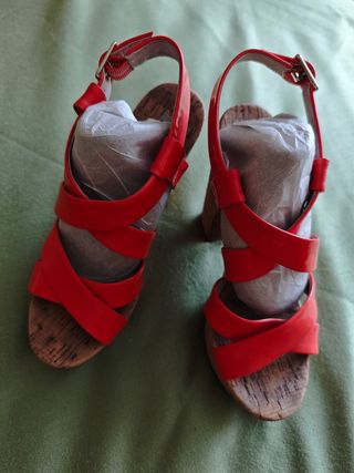 Sandalias rojas Bimba y Lola
