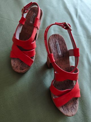 Sandalias rojas Bimba y Lola