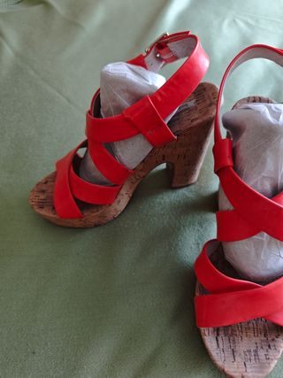 Sandalias rojas Bimba y Lola