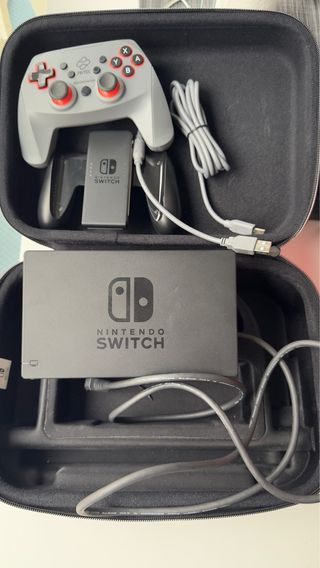Nintendo Switch Gris + 2 Juegos + mando + 2 fundas
