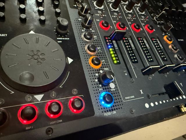 Mesa de mezclas Allen & Heath Xone:4D