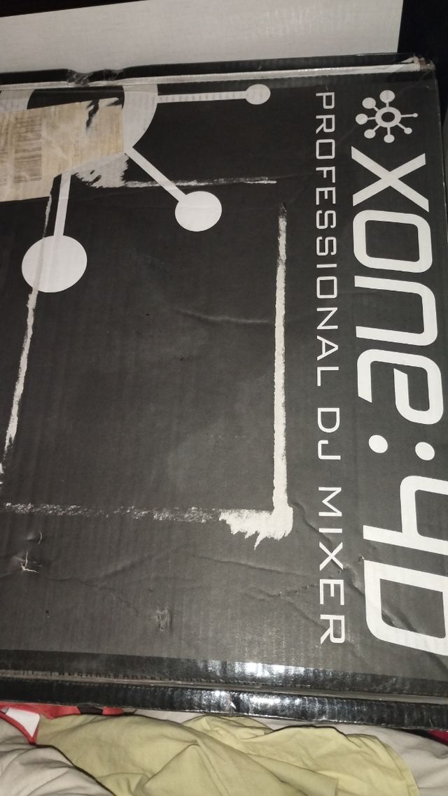 Mesa de mezclas Allen & Heath Xone:4D