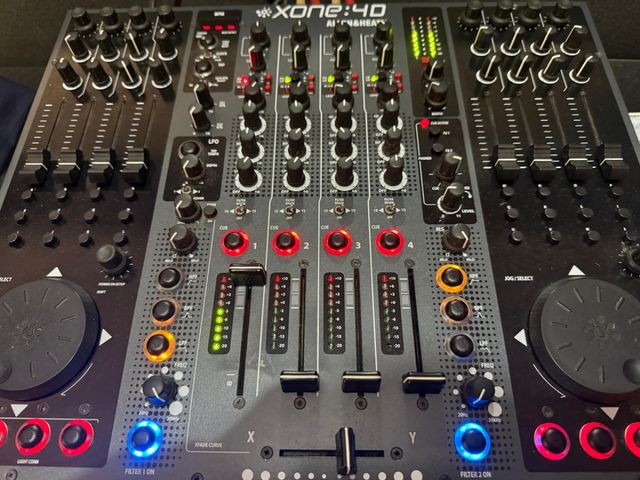Mesa de mezclas Allen & Heath Xone:4D