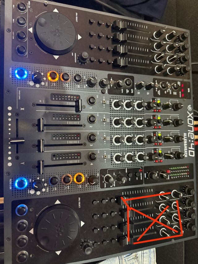 Mesa de mezclas Allen & Heath Xone:4D