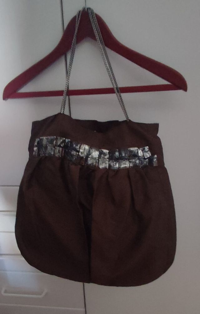 Bolso marrón grande - cadena