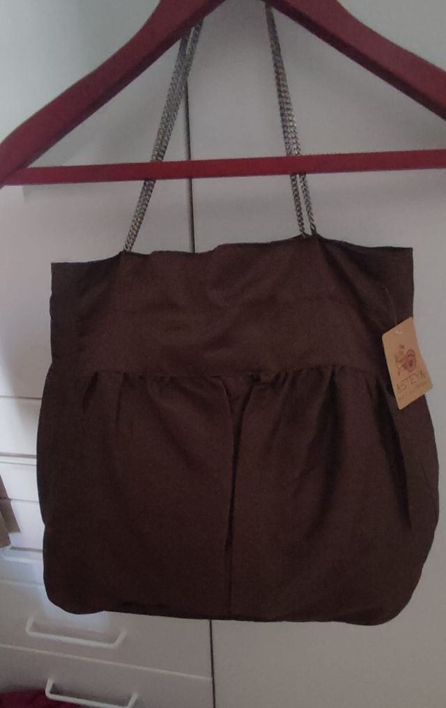 Bolso marrón grande - cadena