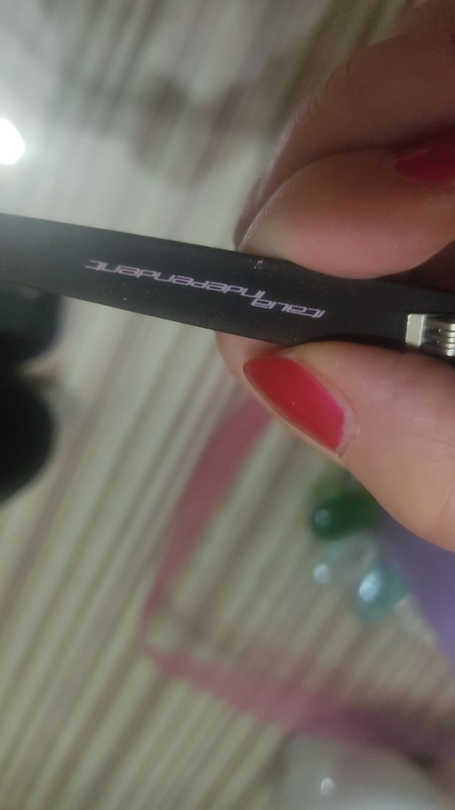 Gafas de sol rosa fucsia y morada