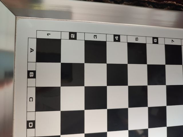 Tabla de ajedrez para fichas metalicas