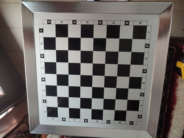 Tabla de ajedrez para fichas metalicas