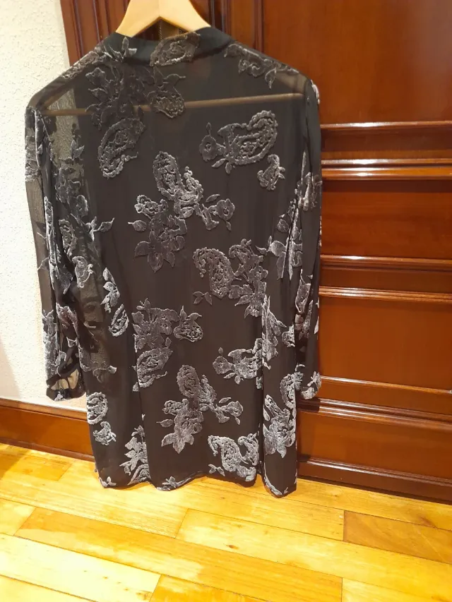 Camisa negra y gris. Preciosa camisa. Manga larga.