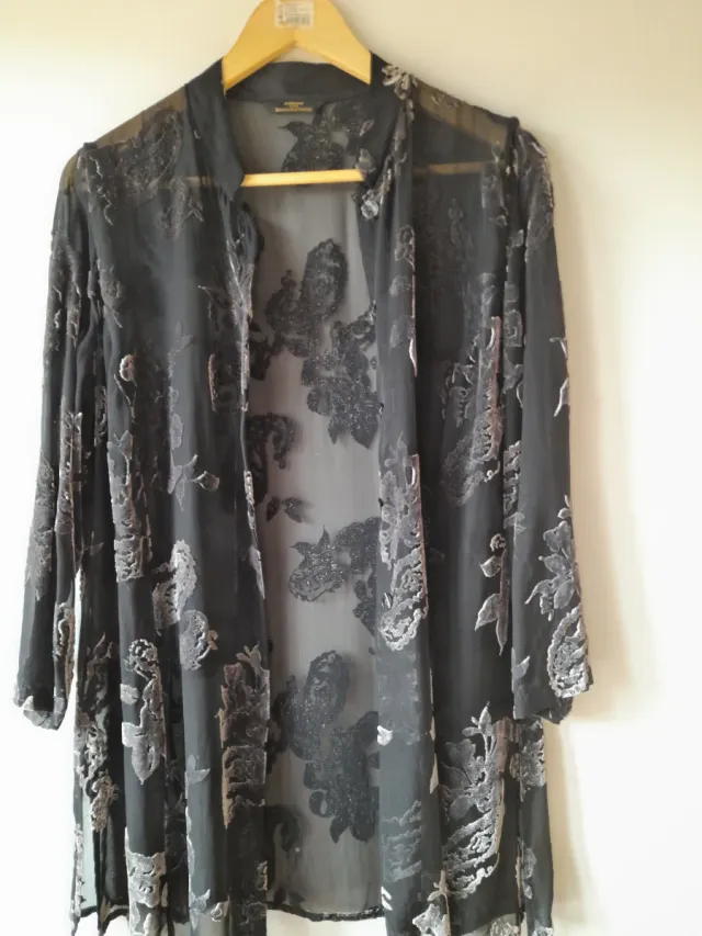 Camisa negra y gris. Preciosa camisa. Manga larga.