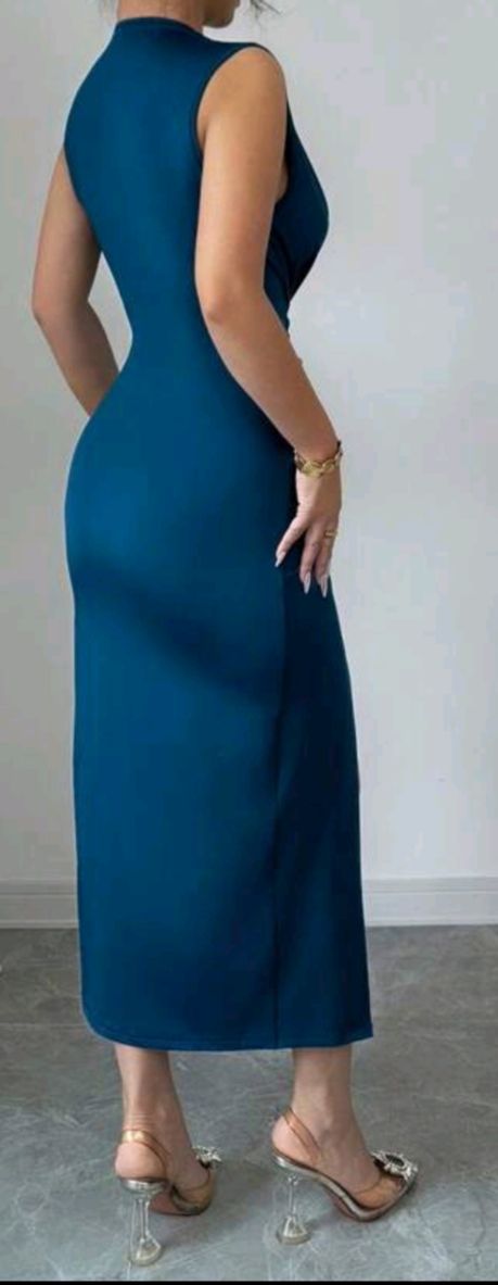 Vestido midi azul ajustado
