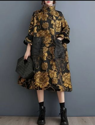 Vestido estampado oriental negro y dorado elegante