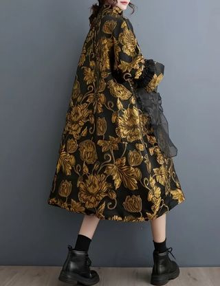 Vestido estampado oriental negro y dorado elegante