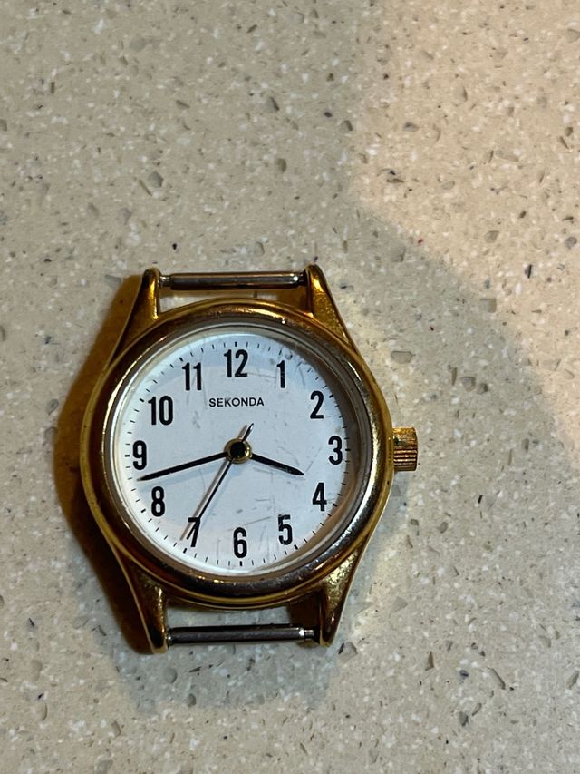 Reloj Sekonda dorado