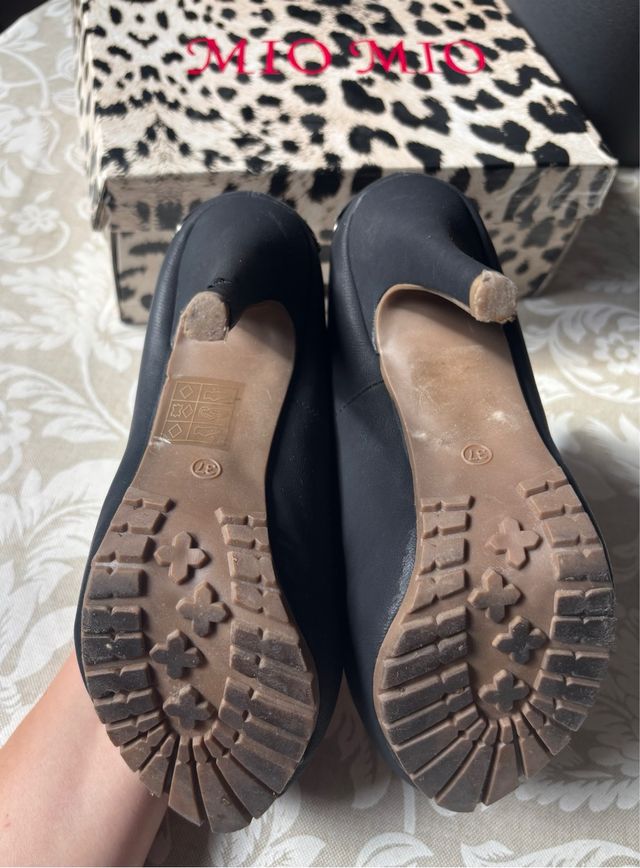 Zapatos tacón negros elegantes