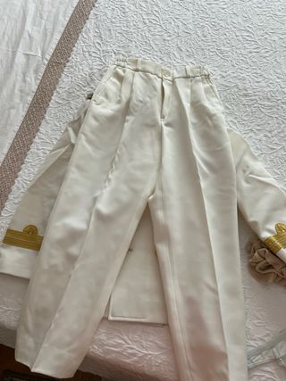 Traje comunión niño blanco y dorado